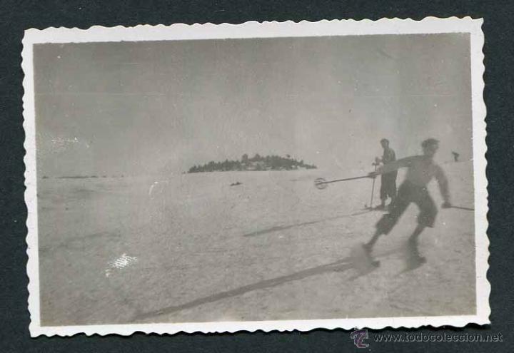 Fotograf&iacute;a antigua: La Molina. Esqu&iacute;. Esquiador derrapando en una bajada a toda velocidad. 1941