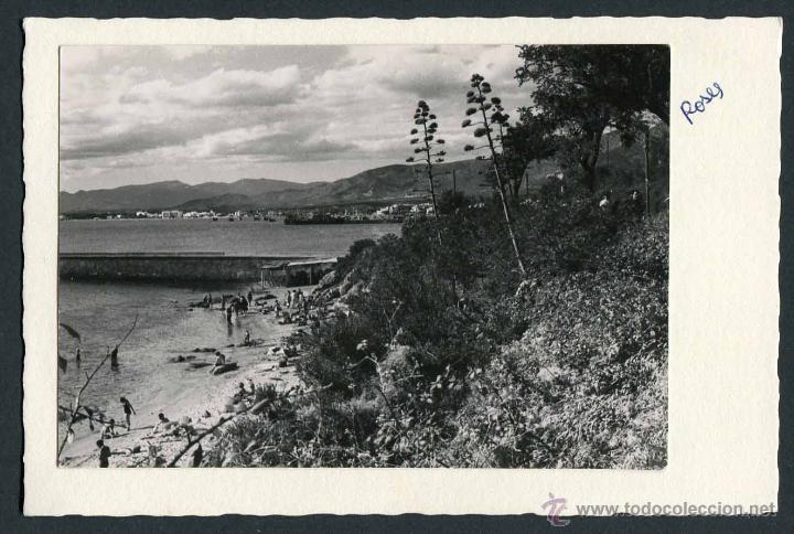 Alte Fotografie: Roses. Cap de Creus. Veraneantes en la playa y vista del Golfo de Roses. Bonita imagen. 1963