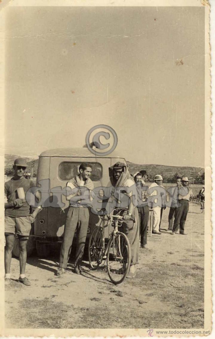 Fotograf&iacute;a antigua: FOTOGRAFIA ORIGINAL EQUIPO DE ABITUALLAMIENTO EN LA VUELTA CICLISTA A LA PROVINCIA CASTELLON