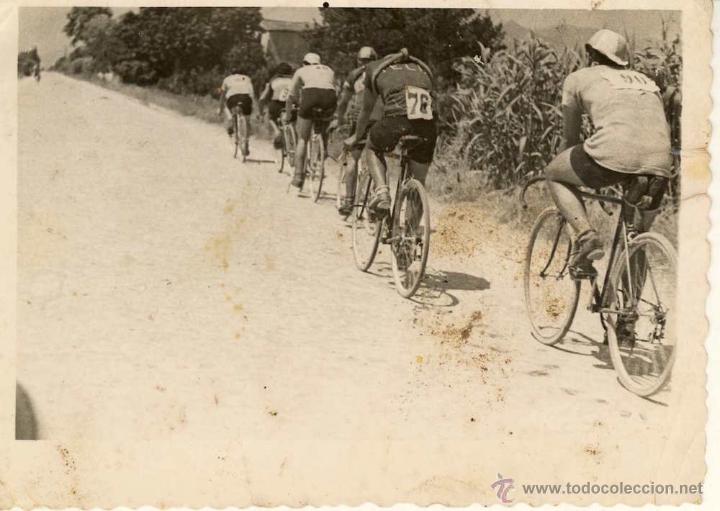 Fotograf&iacute;a antigua: GRUPO DE CICLISTAS EN LA VUELTA A LA PROVINCIA DE  CASTELLON