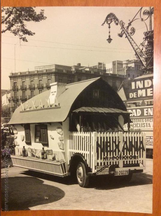 Fotografia antica: Fotograf&iacute;a publicitaria Agust&iacute; Centelles cami&oacute;n Nexana paseo de gracia