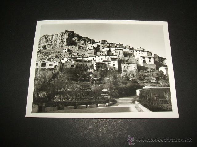 Fotografia antica: COMARCA DE ALBARRACIN TERUEL VISTA DE UNA LOCALIDAD ANTIGUA FOTOGRAFIA