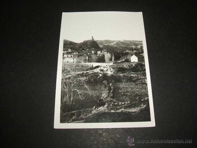 Alte Fotografie: COMARCA DE ALBARRACIN TERUEL VISTA DE UNA LOCALIDAD ANTIGUA FOTOGRAFIA