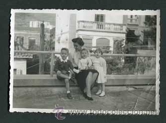 Fotografia antiga: Madre con sus hijos. 8/12/52