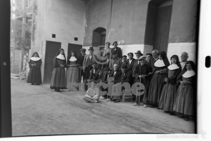 Antique Photography: MAGNIFICA PLACA ORIGINAL GRUPO DE ANCIANOS EN EL ANTIGUO ASILO DE LAS HERMANITAS DE CASTELLON