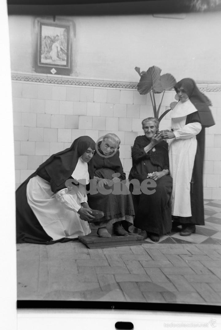 Antique Photography: MAGNIFICA PLACA ORIGINAL GRUPO DE ANCIANOS EN EL ANTIGUO ASILO DE LAS HERMANITAS DE CASTELLON