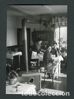 Antique Photography: Andorra. Interior de restaurant. Tres se&ntilde;oras. 1962