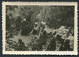 Fotografia antica: Montserrat. Funeral abad Marcet i Poal. Procesi&oacute;n f&uacute;nebre presidida por el abad Escarr&eacute;. 1946