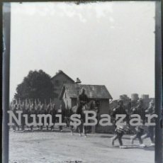 Fotografía antigua: NEGATIVO PLACA CRISTAL - GELATINO-BROMURO DE ARGENTA - 9 X 12 CM. - AÑO 1910 - MILITARES A CABALLO
