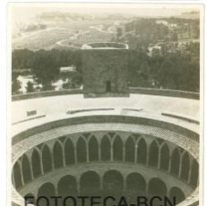 Fotografía antigua: FOTO ORIGINAL INTERIOR DEL CASTILLO DE BELLVER BOY SCOUT ESCOLTES PALMA DE MALLORCA BALEARES AÑOS 30