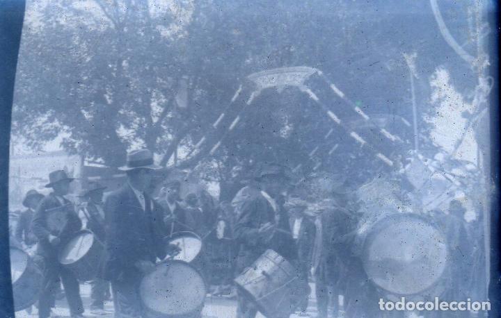 Fotograf&iacute;a antigua: NEGATIVO DE CRISTAL 9X 6,5 CM N&ordm;182 PRINCIPIOS DE SIGLO TAMBORILEROS &iquest;PROCESION?