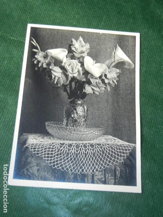 Fotograf&iacute;a antigua: ANTIGUA FOTOGRAFIA JARRON DE CRISTAL CON FLORES