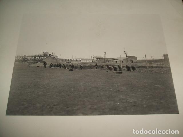 Fotografia antiga: PALANQUINOS LEON CONSTRUCCI&Oacute;N DE UN PUENTE FOTOGRAFIA LA GAFA DE ORO 1946 18 X 24 CMTS