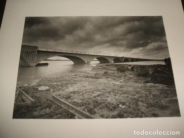 Fotograf&iacute;a antigua: PALANQUINOS LEON CONSTRUCCI&Oacute;N DE UN PUENTE FOTOGRAFIA LA GAFA DE ORO 1946 18 X 24 CMTS