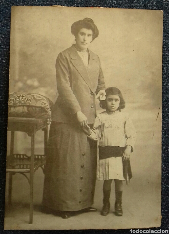 Fotograf&iacute;a antigua: Foto antigua de una se&ntilde;ora con ni&ntilde;a