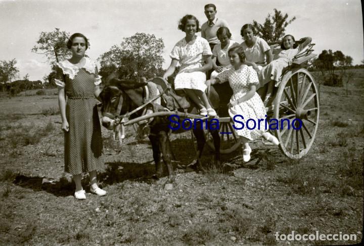 Antique Photography: PRECIOSA FOTO GRUPO GENTE  CARRO BURRO, EN EL CAMPO . A&Ntilde;OS 30 NEGATIVO EN CELULOIDE