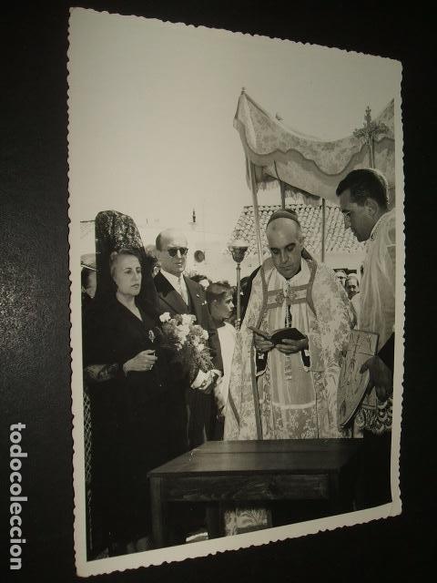Fotografia antica: LA LINEA DE LA CONCEPCION CADIZ BENDICION O INAUGURACI&Oacute;N CON EL OBISPO FOTOGRAFIA A&Ntilde;OS 50 12.5 X 17