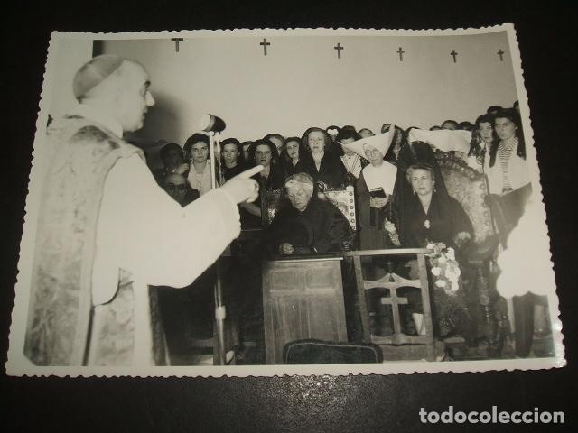 Fotograf&iacute;a antigua: LA LINEA DE LA CONCEPCION CADIZ BENDICION O INAUGURACI&Oacute;N CON EL OBISPO FOTOGRAFIA A&Ntilde;OS 50 12.5 X 17