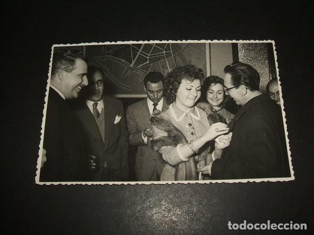 Fotografia antiga: ALMERIA 1956 DIA DE LA BANDERITA FOTOGRAFIA TAMA&Ntilde;O POSTAL FOTO RUIZ MARIN