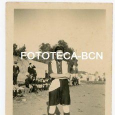 Fotografía antigua: FOTO ORIGINAL JUGADOR DE FUTBOL EN UN COLEGIO POSIBLEMENTE CATALUNYA AÑO 1925