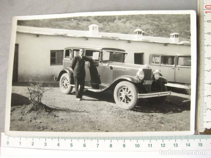 Fotograf&iacute;a antigua: FOTOGRAF&Iacute;A TAMA&Ntilde;O POSTAL DE UN AUTOMOVIL C0N MATR&Iacute;CULAME-3050-P
