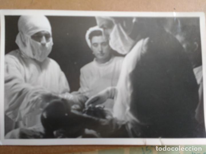 Fotograf&iacute;a antigua: FOTO POSTAL AGFA. MEDICOS ENFERMERA Y MONJA EN UNA OPERACION A UN NI&Ntilde;O NEGRO