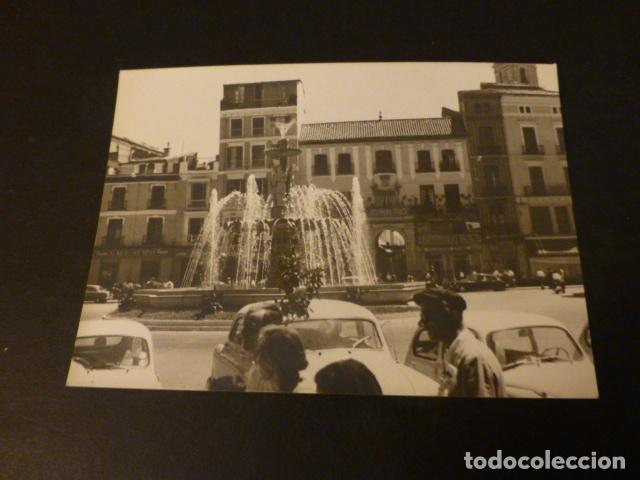Alte Fotografie: MALAGA FUENTE Y PLAZA ANTIGUA FOTOGRAFIA 7,5 X 10,5 CMTS