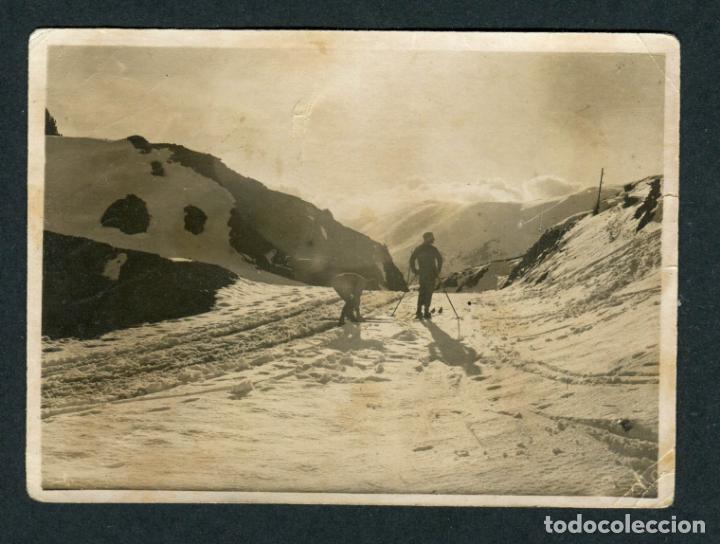 Fotograf&iacute;a antigua: ESQU&Iacute;. Esqu&iacute; de fondo. Esquiadores. c.1925. Contraluz