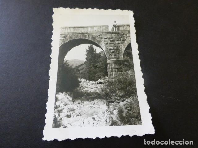 Fotografia antiga: PUENTE SOBRE EL RIO ASON CANTABRIA ANTIGUA FOTOGRAFIA 7,5 X 10,5 CMTS