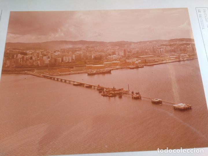 Fotograf&iacute;a antigua: FOTOGRAFIA AEREA PANTALAN DE ATRAQUE DE PETROLEROS EN EL PUERTO DE BARCELONA