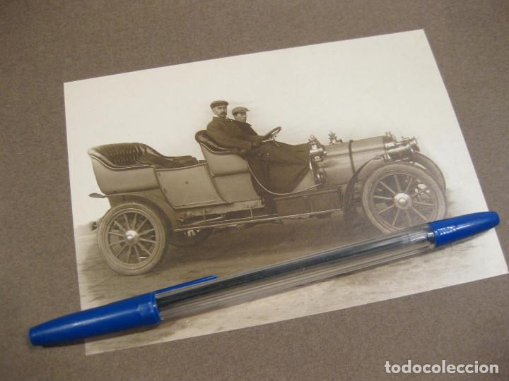 Antique Photography: Fotograf&iacute;a de un autom&oacute;vil antiguo.