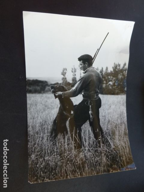 Fotografia antica: CAZADOR CON ESCOPETA Y PERRO DE CAZA FOTOGRAFIA ANTIGUA 11 X 16 CMTS