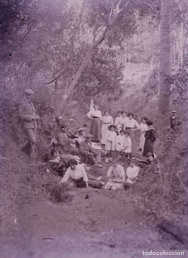 Fotograf&iacute;a antigua: LES PLANES. Barcelona. Grupo de personas-2. c.1915