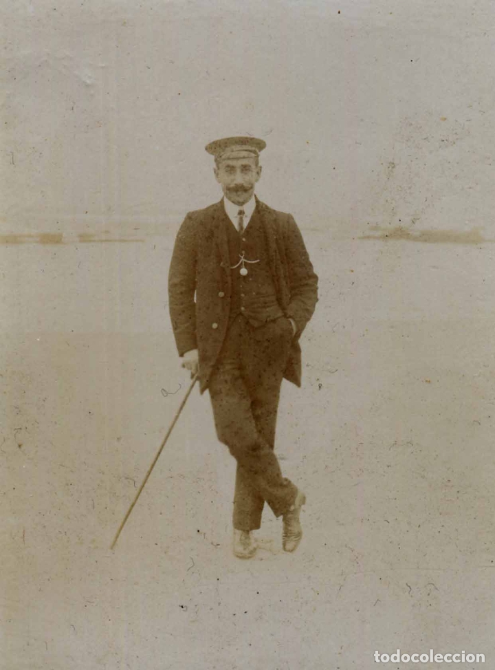 Fotograf&iacute;a antigua: CANTABRIA. Comillas. Playa. Veraneante. c. 1915. Hace m&aacute;s de un siglo.