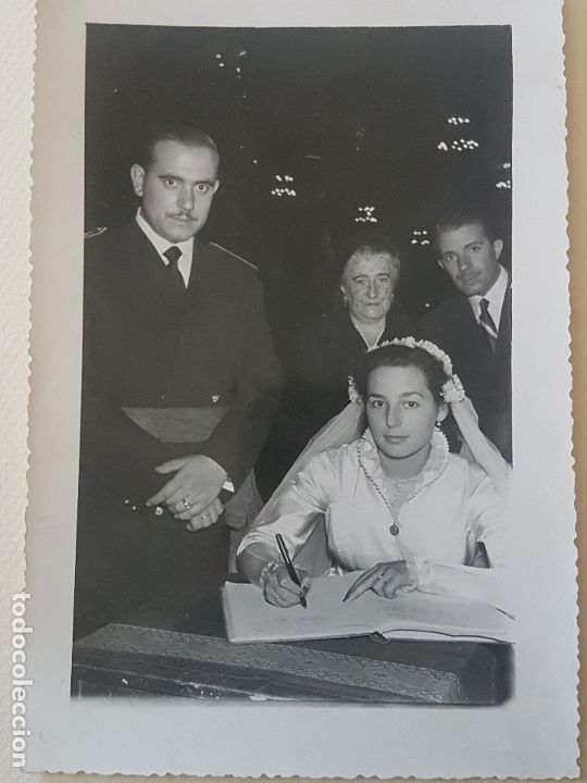 Fotografia antiga: RETRATO NOVIOS CASANDOSE FOTOGRAF&Iacute;A A&Ntilde;OS 60