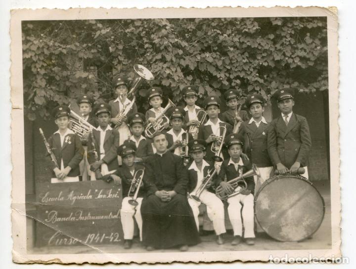 Fotografia antica: Sacerdote y banda instrumental Escuela Agr&iacute;cola San Jos&eacute;, 1941, Cuba, M&eacute;xico ??