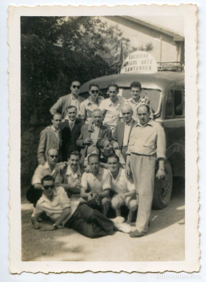 Fotografia antica: Autob&uacute;s con excursi&oacute;n Sociedad de Amigos del Arte de Santander, a&ntilde;os 50, 6,2x8,7 cms