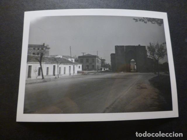Fotograf&iacute;a antigua: CIUDAD REAL PUERTA DE TOLEDO FOTOGRAFIA ANTIGUA A&Ntilde;OS 50 7,5 X 10 CMTS
