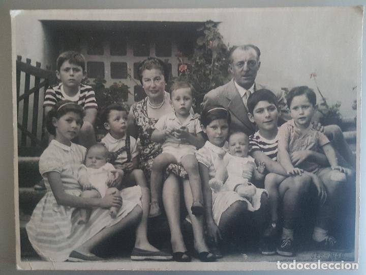 Antique Photography: RETRATO FAMILIAR 1956 FOTOGRAFIA SOBRE CARTON 23 X 17,5 CTMS