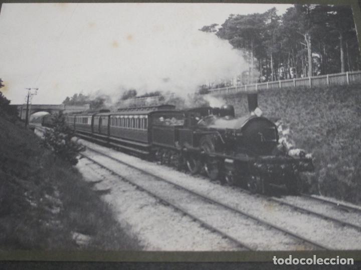 Fotografia antica: Dos trenes ingleses de pasajeros cerca de Winchester en 1901