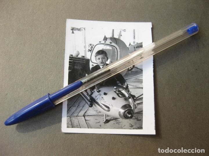 Antique Photography: FOTOGRAF&Iacute;A DE UN NI&Ntilde;O MONTANDO EN UNA NAVE ESPACIAL DE LOS CABALLITOS O TIO VIVO