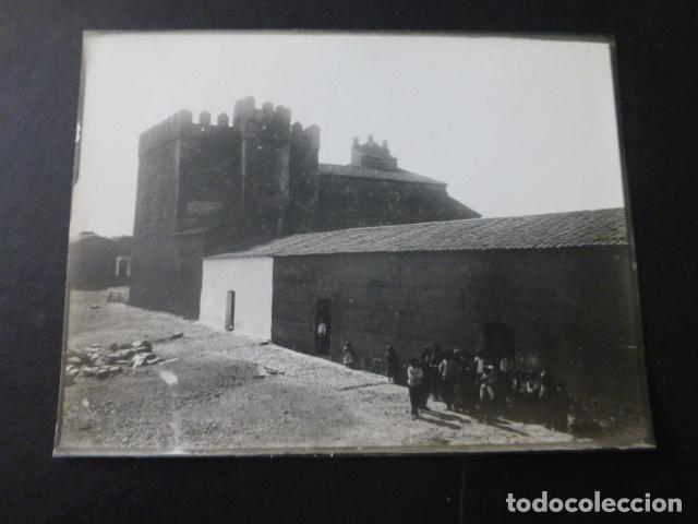 Fotografia antiga: ALBURQUERQUE CACERES DETALLE URBANO FOTOGRAFIA HACIA 1910 9 X 11,5 CMTS