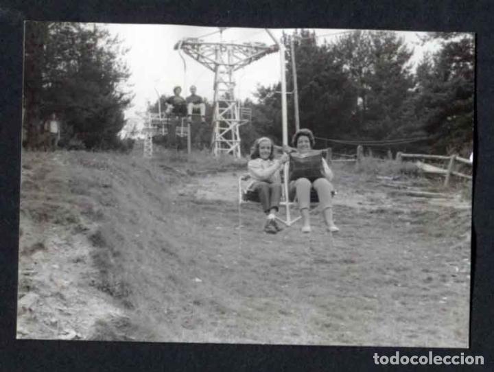 Fotograf&iacute;a antigua: Remontadores. Pistas de esqu&iacute;. Turistas. c. 1965
