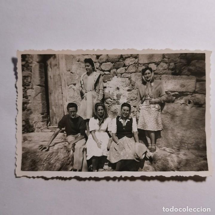Fotograf&iacute;a antigua: FOTOGRAFIA - FAMILIA EN MONTSOLIU - A&Ntilde;O 1945 - ARCHIVO FOTOGR&Aacute;FICO PINTOR LLUIS MART&Iacute; GRAS / 153