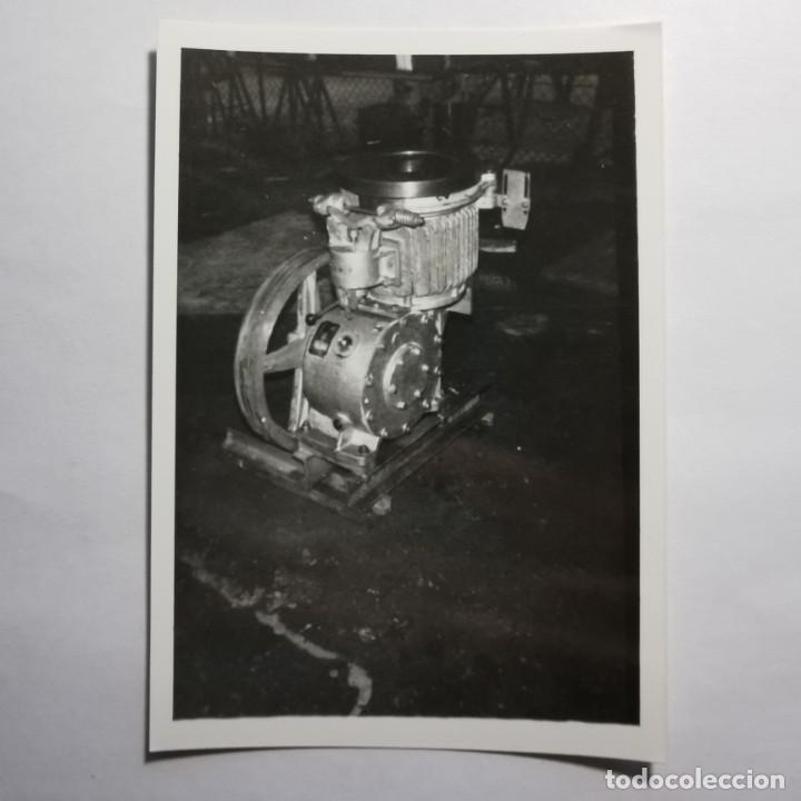 Alte Fotografie: ANTIGUA FOTOGRAFIA MAQUINARIA PLATAFORMAS ELEVADORAS FABRICA ESPA&Ntilde;OLA A&Ntilde;OS 50 - 12,5 X 9 CM / 188