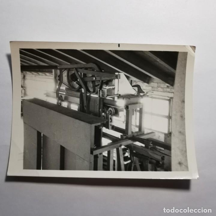 Alte Fotografie: ANTIGUA FOTOGRAFIA MAQUINARIA PLATAFORMAS ELEVADORAS FABRICA ESPA&Ntilde;OLA A&Ntilde;OS 50 - 12,5 X 9 CM / 189