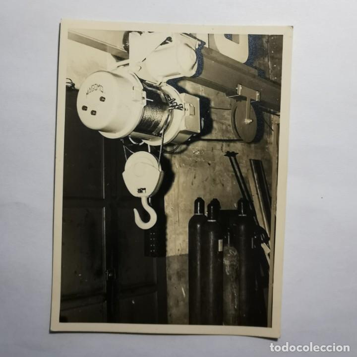 Fotografia antiga: ANTIGUA FOTOGRAFIA MAQUINARIA PLATAFORMAS ELEVADORAS FABRICA ESPA&Ntilde;OLA A&Ntilde;OS 50 - 11,5 X 8,5 CM / 193