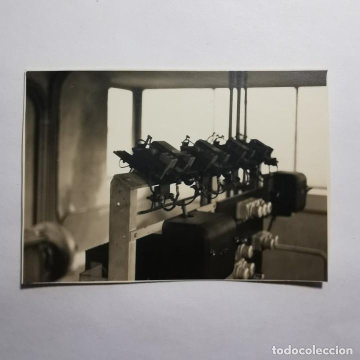 Fotografia antica: ANTIGUA FOTOGRAFIA MAQUINARIA PLATAFORMAS ELEVADORAS FABRICA ESPA&Ntilde;OLA A&Ntilde;OS 50 - 9,5 X 6,8 CM / 198