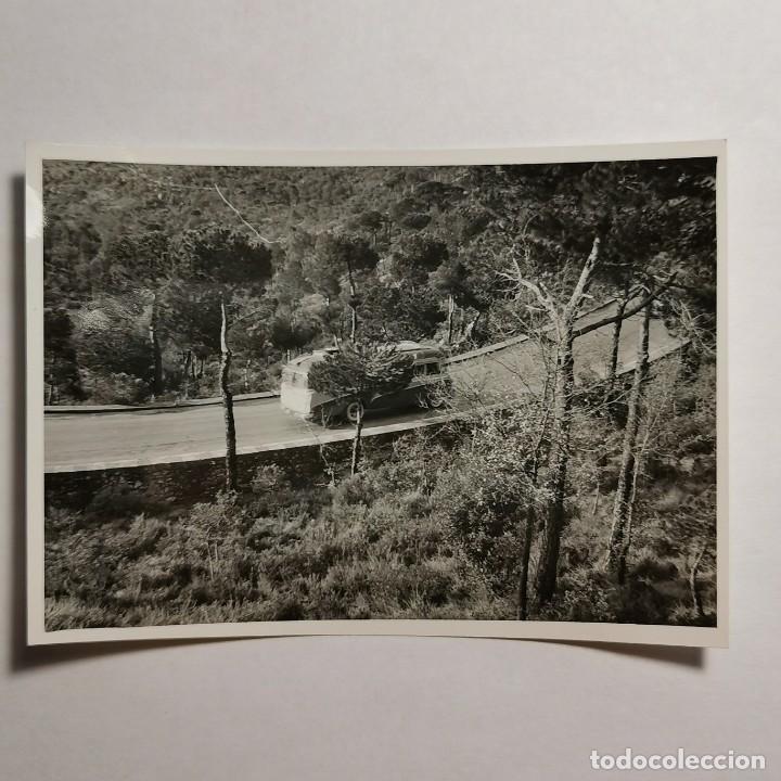 Alte Fotografie: ANTIGUA FOTOGRAFIA - CAMINO DE MONTSERRAT - A&Ntilde;O 1954 - 10,5 X 7,5 CM / 192