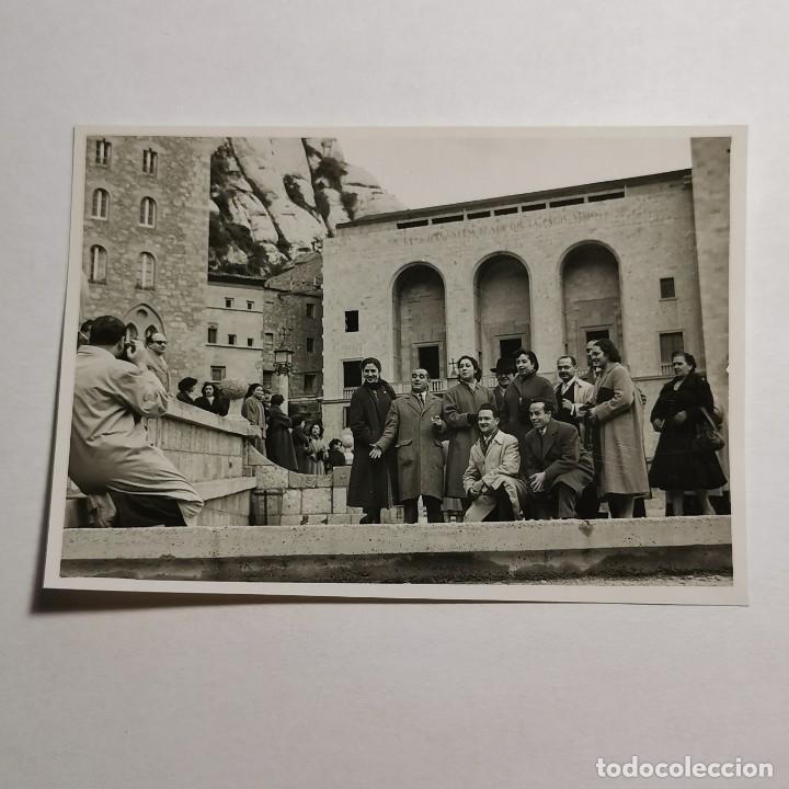 Alte Fotografie: ANTIGUA FOTOGRAFIA - GRUPO EN LA ABADIA DE MONTSERRAT - A&Ntilde;O 1954 - 10,5 X 7,5 CM / 211